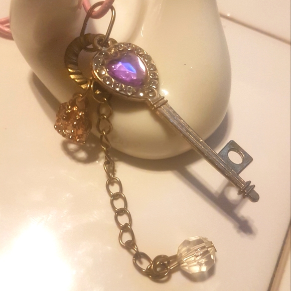 💗 Chibiusa Crystal Key Necklace - Picture 3 of 6